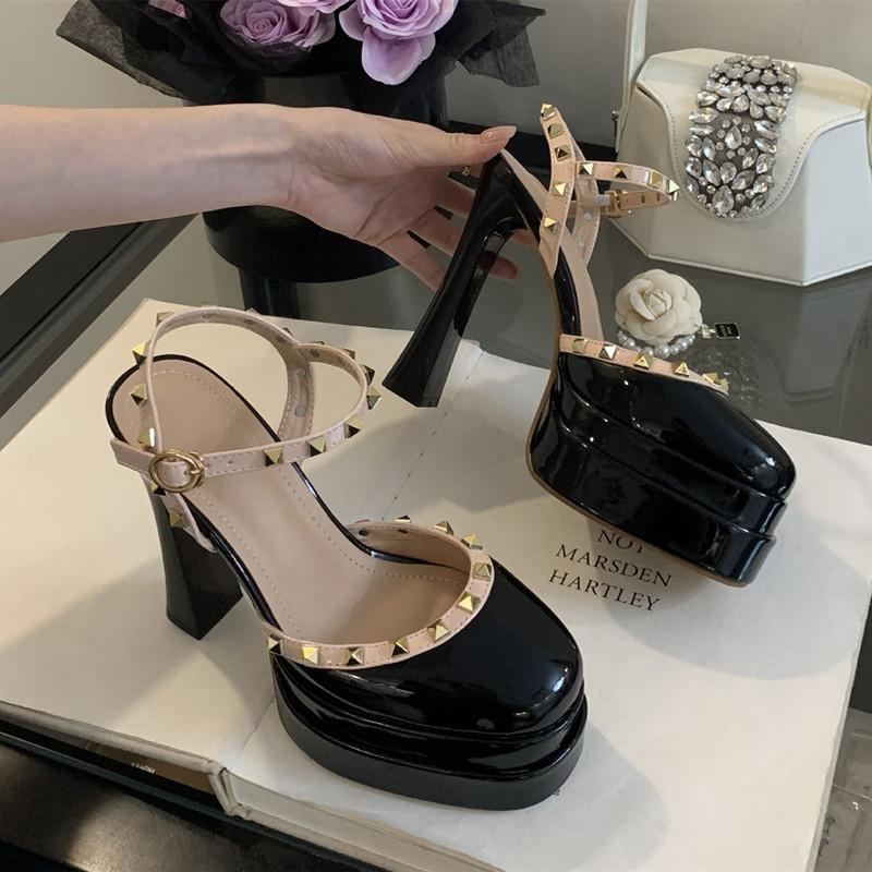 Léto 2025 Lakovaná kůže Nýtovaná Platforma Klínky Dámské Gladiátorky Dámské Párty Svatba Vysoké podpatky Robustní Boty