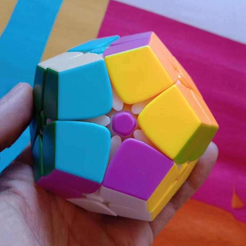 Kids Educational Gifts Megaminx 2x2x2 Twelve Sided Speed Cube Pentagonal Dodecahedron Difficult Brain Teaser Puzzles Toys