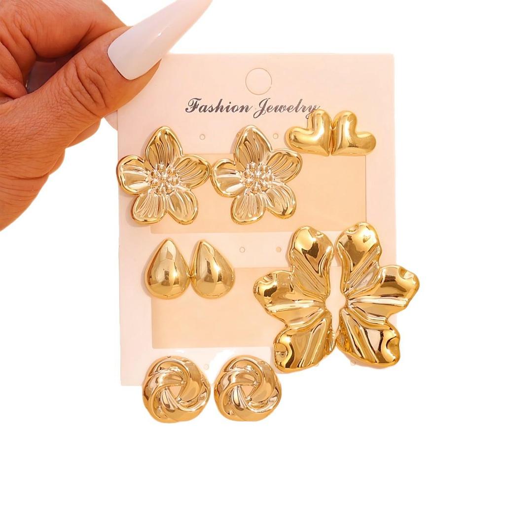 2025 European & American Retro Gold Floral Earrings - High-End, Niche Women's Studs