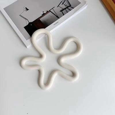 Irregular Floral Shape Non-Slip Placemat Silicone Heat Resistant Mat for Home Outdoor