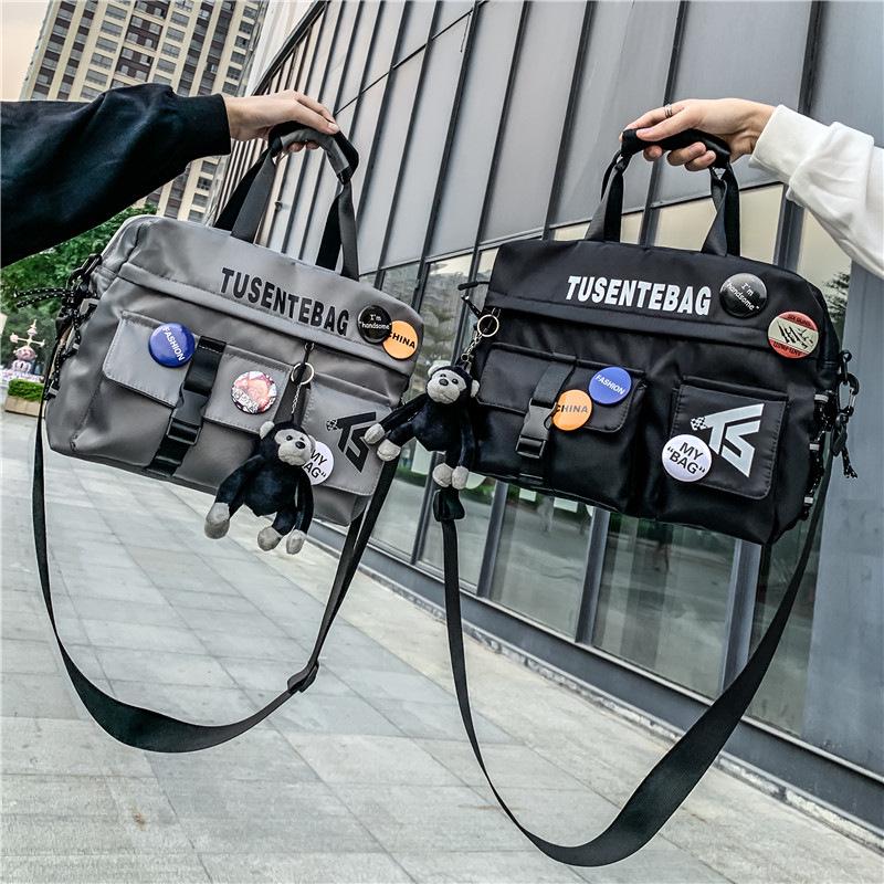 Herren Messenger Bag im japanischen Stil: Sportliche Umhängetasche mit großer Kapazität für Studenten