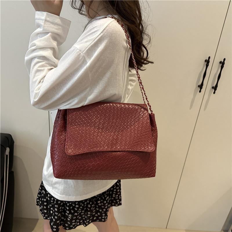Korean Ins Style Chain Bag, Versatile Simple and Large-capacity Shoulder Bag, New Large Underarm Bag, Commuter Bag.