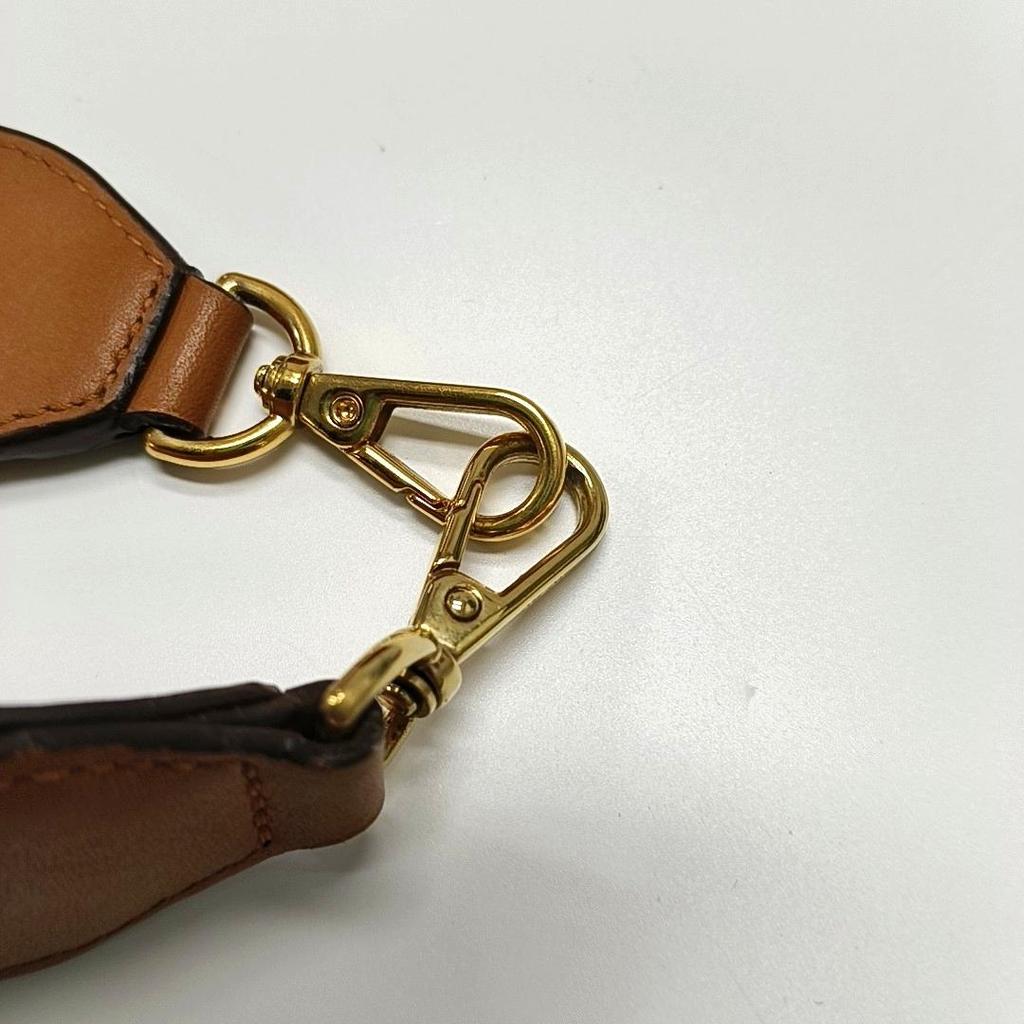 [Pre-Owned] Classic Monogram Zip Leather Camera Bag - Very Good #1Y4OA9