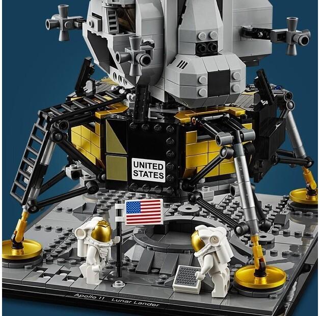 LEGO Creator Expert 10266 NASA's Apollo 11 Lunar Shuttle