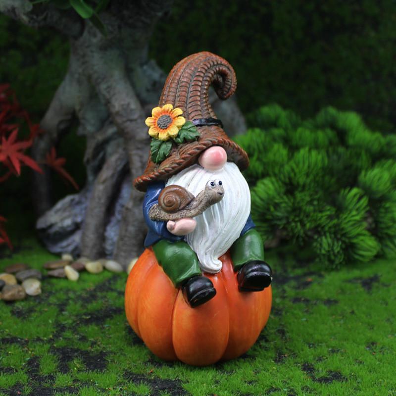 Dwarf Sitting Pumpkin Resin Decoration Snail In Hand With Hat Design For Gifts