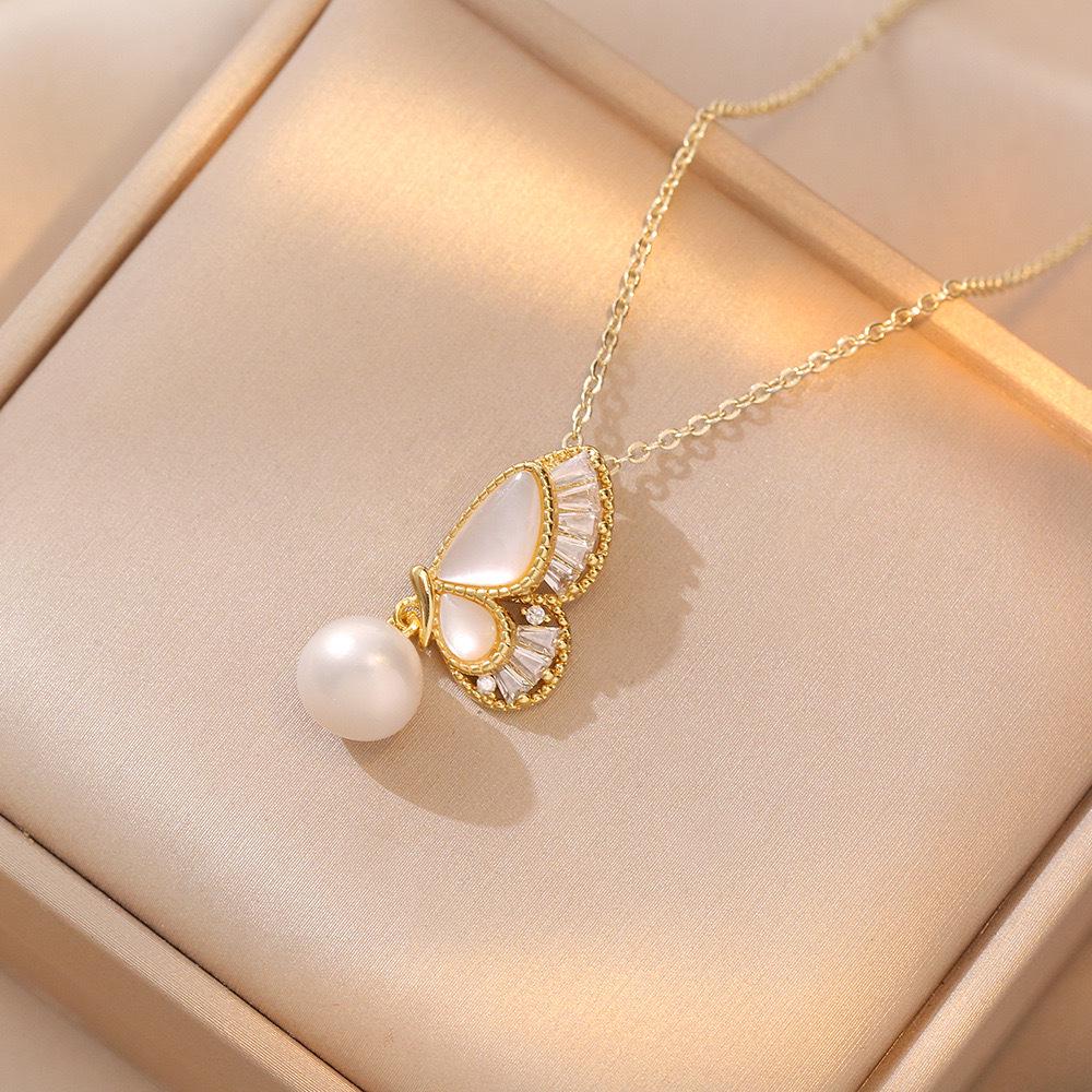 Butterfly Necklace with Color-Retaining Zircon - Fashionable, Versatile Women's Jewelry Accessory.