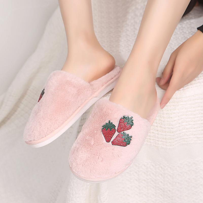 Fashion Crystal Strawberry Cotton Slippers Women 2025 Winter Soft Plush Warm House Slippers Woman Anti Slip Flat Heel Plush Slides Lady