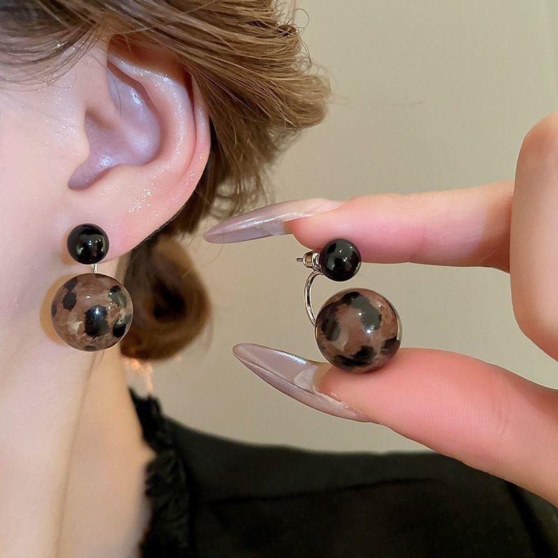 Silver needle simple leopard print geometric stud earrings popular new versatile earrings retro fashion niche earrings
