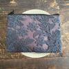 Vivienne Westwood Flache Tasche 12 x 18cm Blaue Spitze Stickerei Zubehörtasche WK5225A1
