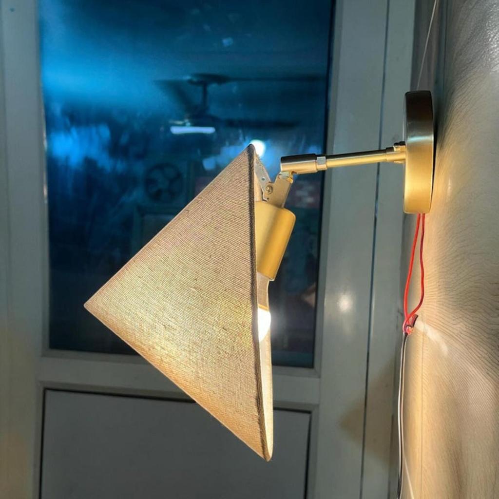 Elegante Mid-Century Modern Wandleuchte - Stoffschirm Spiegelleuchte für Badezimmer & Wohnzimmer, Salon