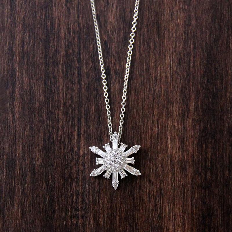 Shinning Snowflake Pendant Necklace Graceful Lady Engagement Accessories with Brilliant Zirconia Delicate Daily Jewelry