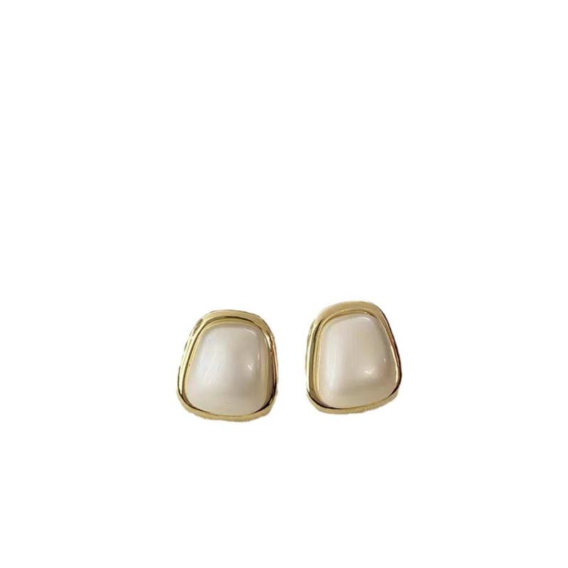 White Beige Enamel Trapezoidal Women's Stud Earrings Gold Color Metal Side Elegant Wedding Ear Jewelry 2026 New In Brincos