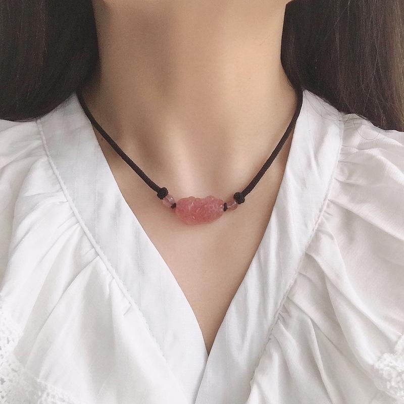 

Designer s recommendation Strawberry crystal Pixiu necklace for women, clavicle chain, pendant, bracelet, popular online, niche, forest style, light Pure Natural