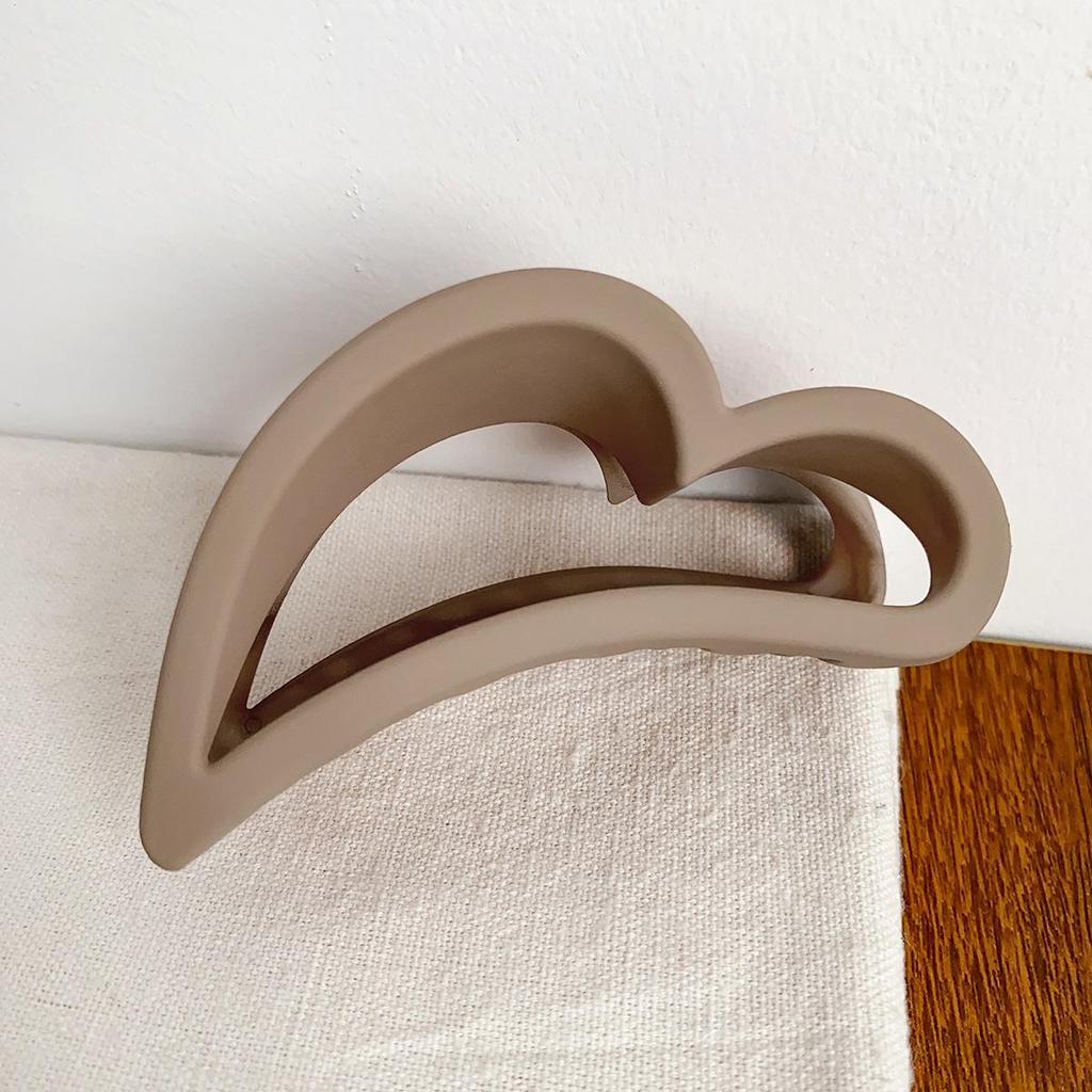 Frosted Love Heart Shaped Hair Claw Korean Fashion Women Girl Hairpins Hair Claw Barrettes Solid Color Headwear Hair Accessories