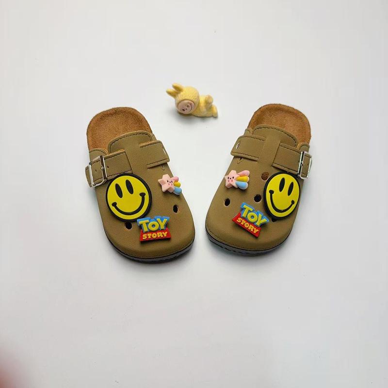 Children's Cartoon Birkenstock Slippers: Cute Closed-Toe Spring Outdoor Shoes for Boys & Girls with Thick Soles.