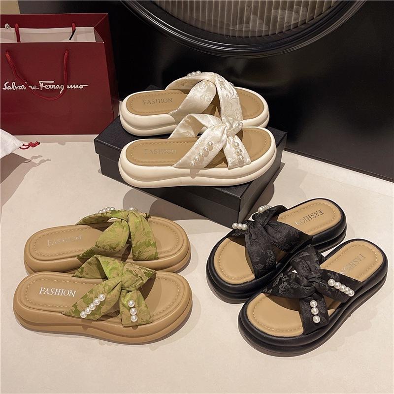 2025 summer new outer wear pearl national style flat bottom new Chinese women's beach shoes thick sole comfortable cool slippers