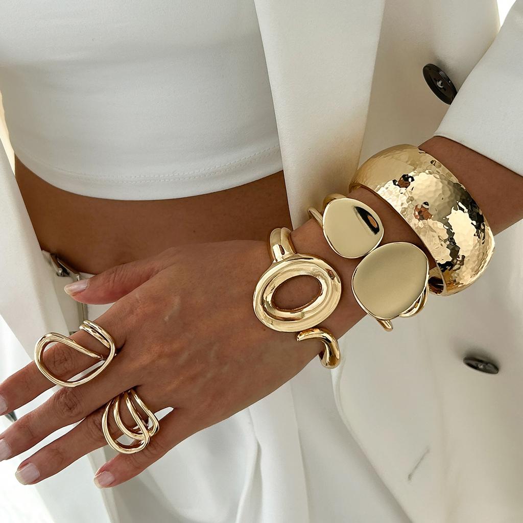 Liquid knock pattern design bracelet, spring buckle niche wide bracelet braclet ring jewelry