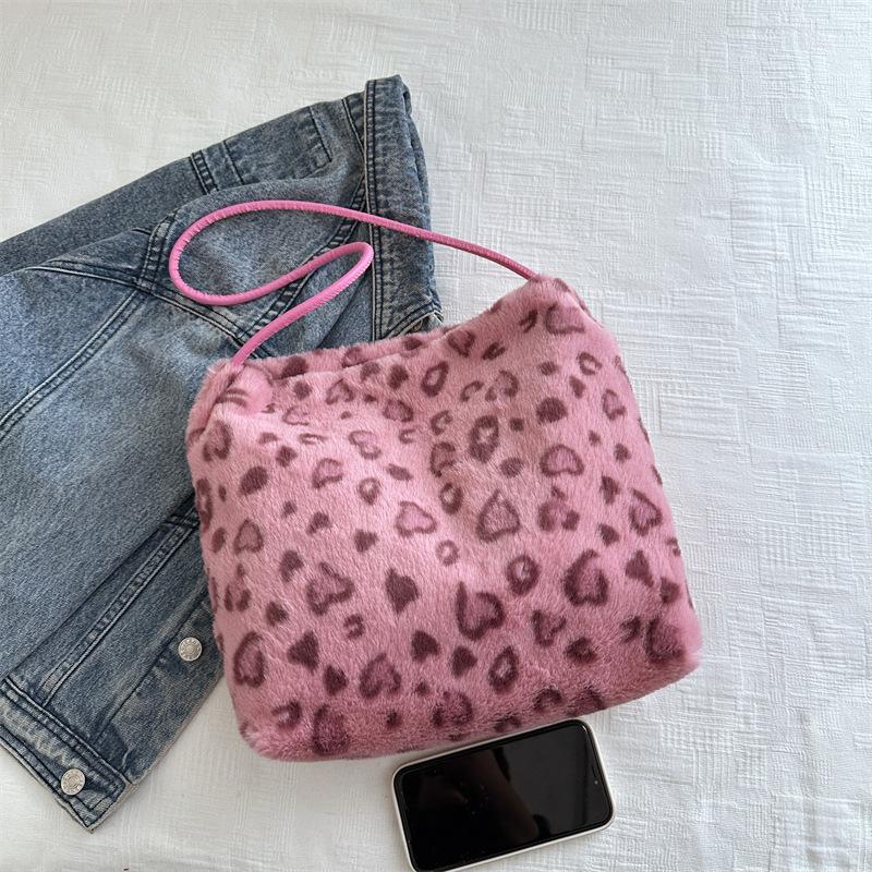Autumn and Winter Plush Bag Women's 2025 New Fashion Niche Leopard Print Shoulder Bag Large Capacity Messenger Dumpling Bag