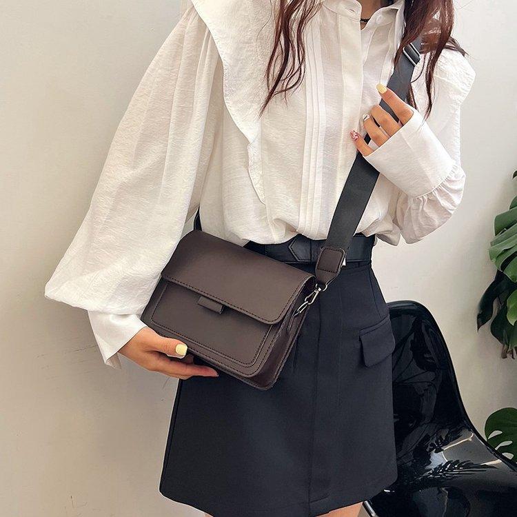 New Small Bag Women's Spring New Trendy Ins Versatile Wide Shoulder Strap Small Square Bag Retro Single Shoulder Crossbody