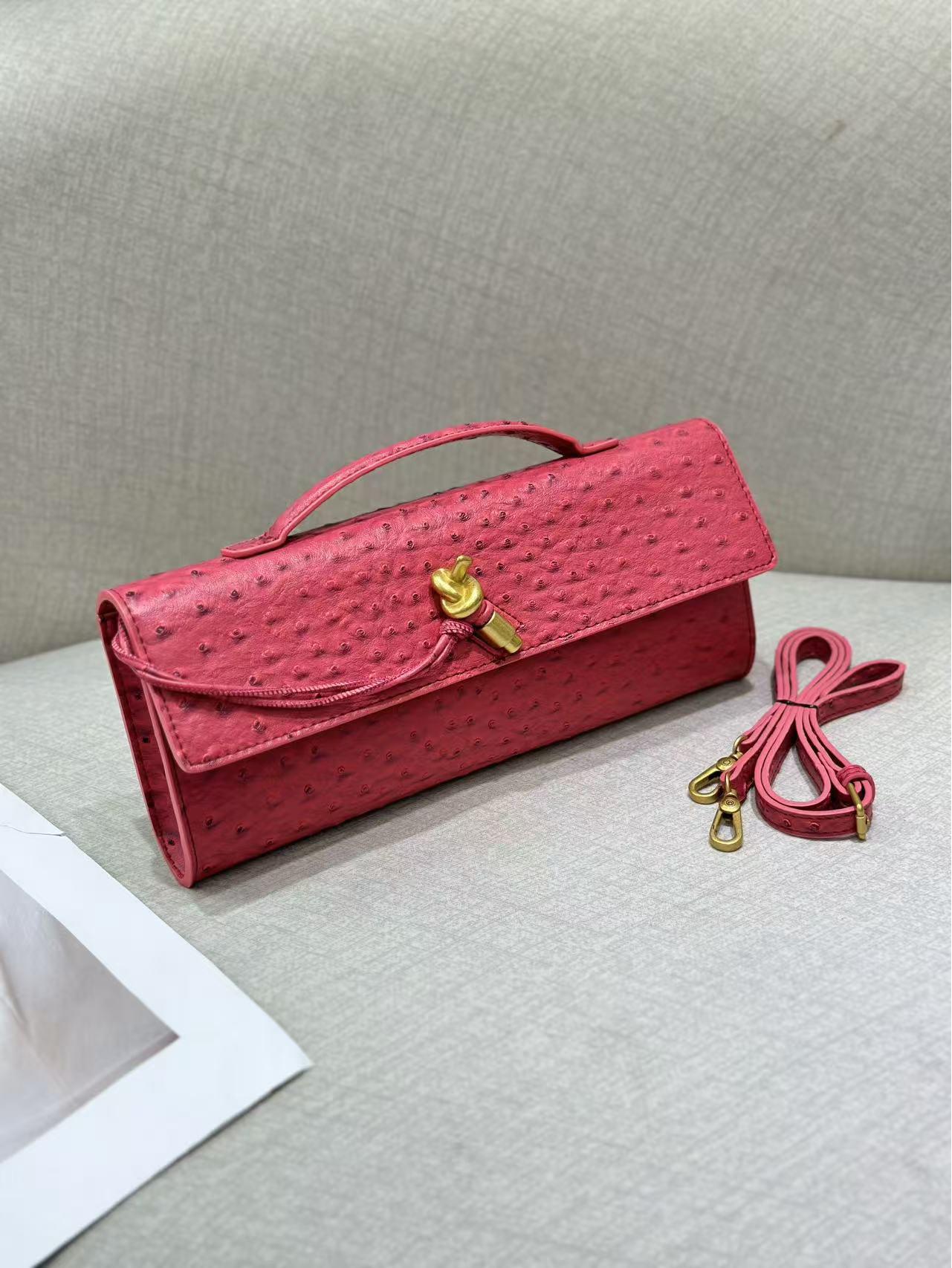 

2025 Handcrafted Ostrich Pattern Evening Baguette Shoulder & Crossbody Bag Regular (no logo)