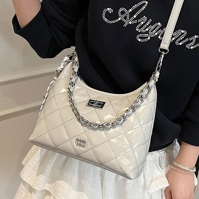 Trend Hot Sale Light Luxury High-end Chain Diamond Underarm Bag Fashionable and Simple Commuter Style Messenger Women's Bag