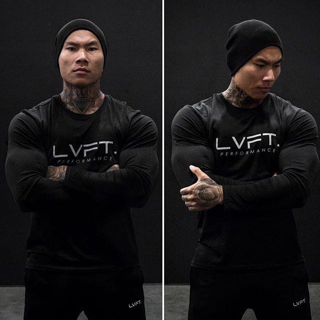 Men's Muscle Fit Sweat-Absorbing Long-Sleeve Sports Top Breathable & Trendy