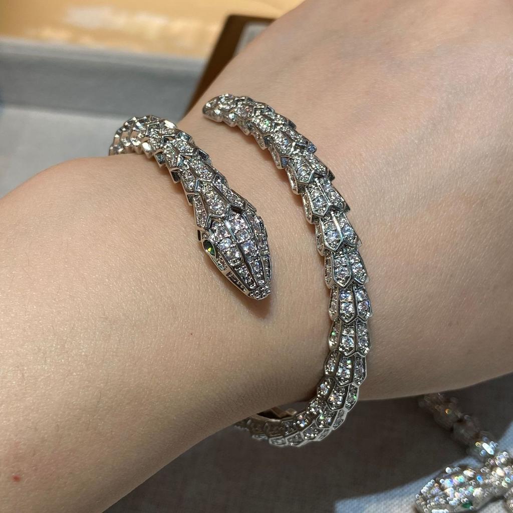 Haute Couture Schatz Kupfer Diamantbesetztes Schlangen Schmuckset Laufsteg Exquisit Nische Rhodinierte Seiko High-End Halskette Ohrringe