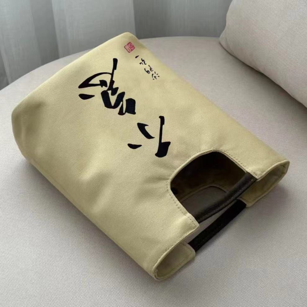 Chinese Retro Water Bucket Tote With Sewn Details For Office And Leisure Use