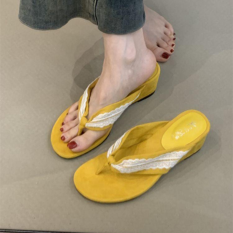 Thick-soled small cool slippers summer 2025 French retro suede lace with skirt toe wedges sandals