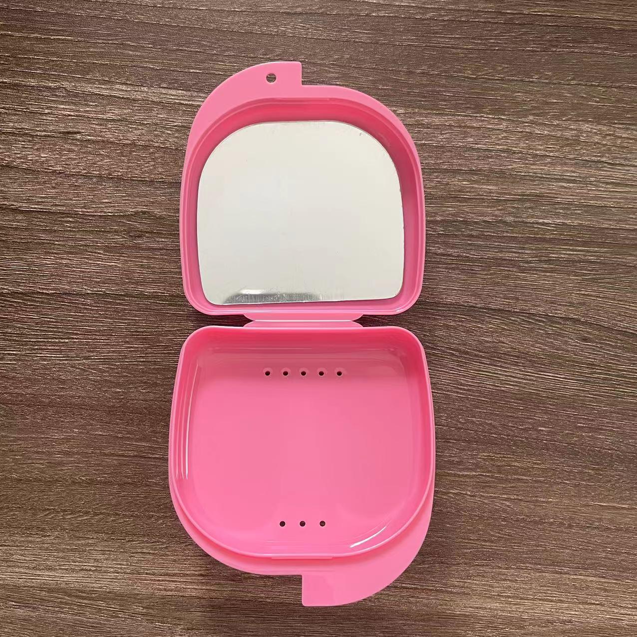 

Компактный бокс для хранения зубных протезов с зеркалом и вариантами переноски розовый