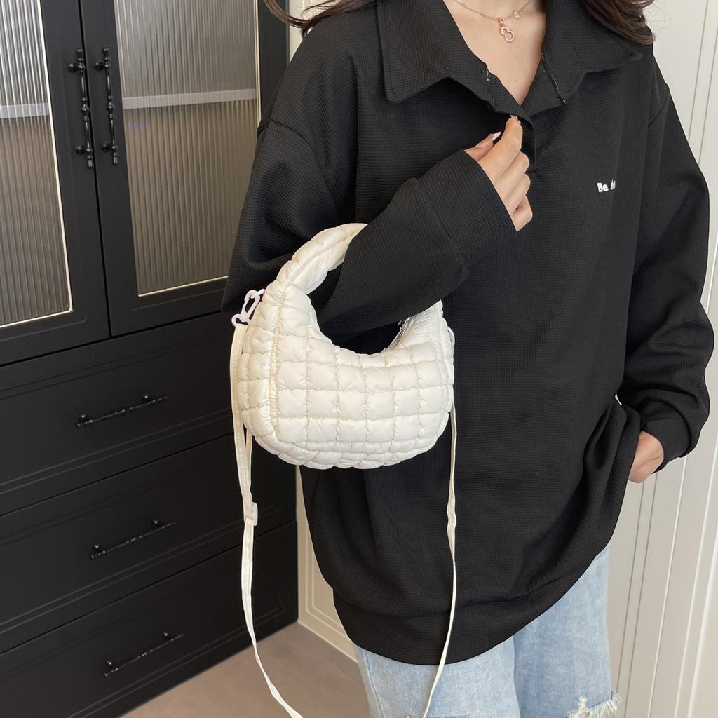 Pleated cloud bag women's autumn and winter new down cott handbag casual versatile bubble shoulder messenger bag
