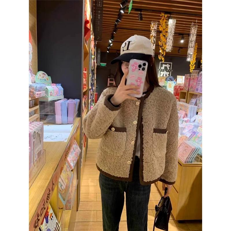Short lamb wool coat for women in spring and early spring, new popular style for small people, unique and super good-looking tops
