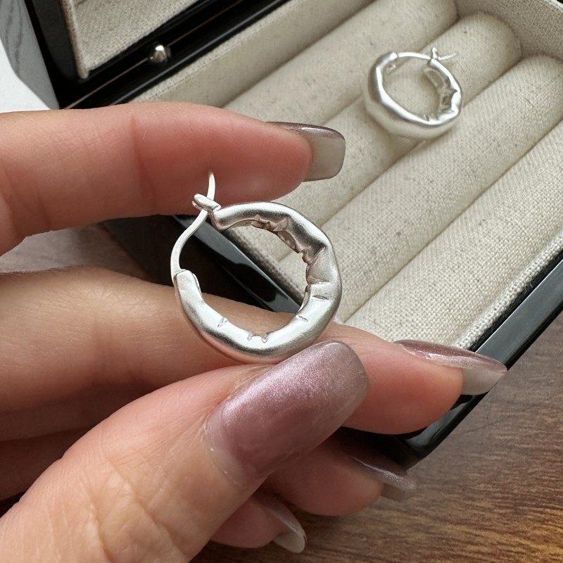 

Korean irregular concave and convex beating pattern simple versatile circle ear buckle women s niche design temperament small earrings