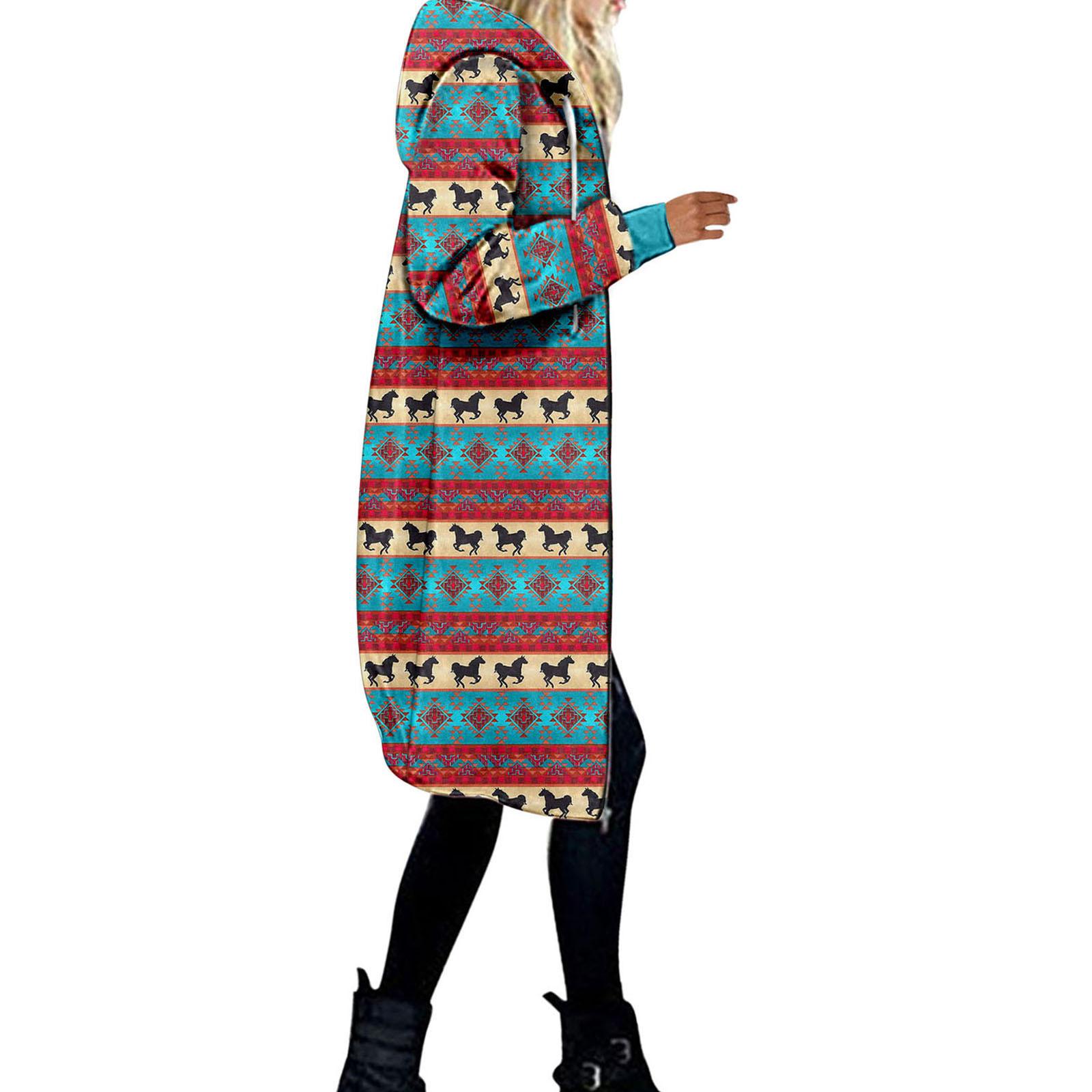 

Женское пальто средней длины с длинными рукавами, карманом на молнии и капюшоном, с цифровой строчкой и принтом L красный