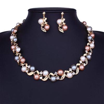 Shining Diva Fashion, set di gioielli con collana di perle placcate in oro 18 carati e orecchini fantasia per ragazze e donne