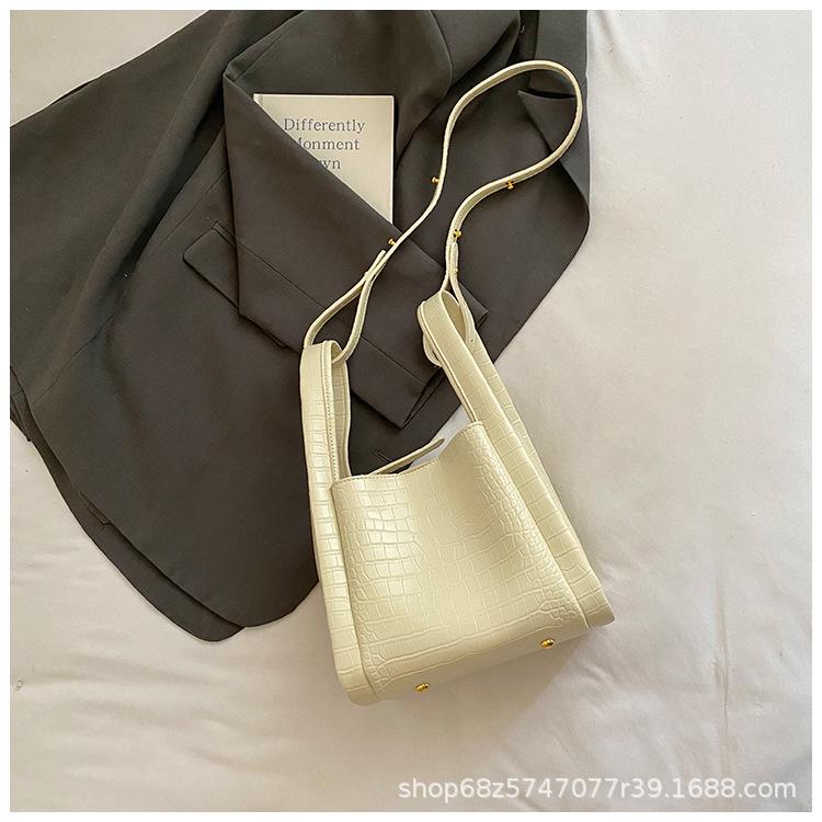 Korean Version of High-end Niche Fashion Portable Commuter Bag Women's 2025 Summer New Crocodile Pattern Crossbody Bucket Bag