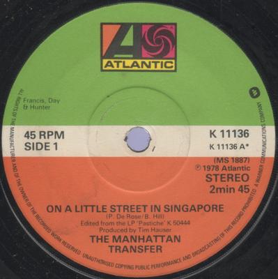 7-Zoll Schallplatte MANHATTAN TRANSFER - On A Little Street In Singapore K11136 Atlantic 1978 UK Jazz Gebraucht