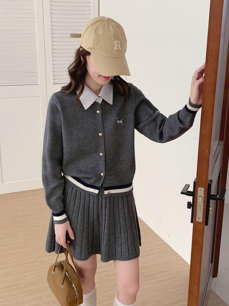 2025 Podzim/Zima Korejský Preppy Patchworková Košile & Plisovaná Sukně Set s Pleteným Kardiganem pro Ženy