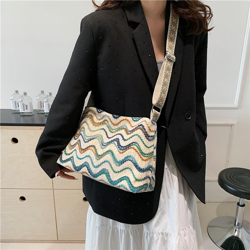 Retro Trendy Women's Canvas Tote Bag Casual Fashionable Crossbody Bag Ideal For Daily Use