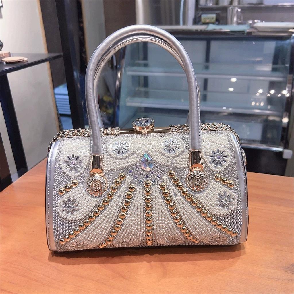 Bolso bandolera de un solo hombro con tachuelas de diamantes de moda nuevo de 2024