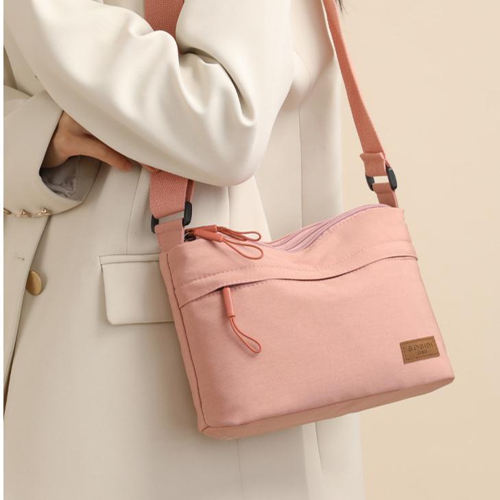 Nylon Leichte Mehrschichtige Großraum-Nylontasche, Damen Neue Lässige Wasserdichte Tragbare Modische Einzelne Schulter Umhängetasche Kleine Quadratische Tasche