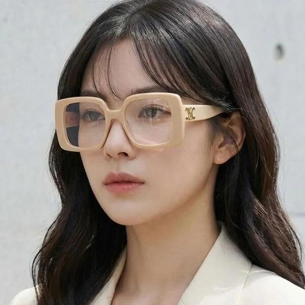

[Celine] Triomphe Eyeglass Frames CL50121I 057 Fashion Beige Square Horn-rimmed Glasses for Women