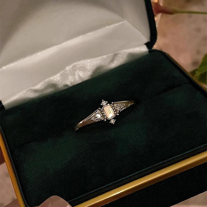 Fresh and simple carving fresh oval sparkling diamond opal rings for women high-end and retro ring party fine gift