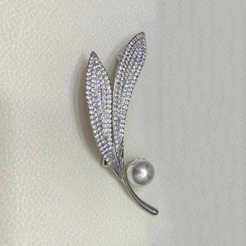 Broche Perle Feuille pour Femmes, Polyvalente et Unique, Broche Diamant Complet avec un Sens du Design de Niche