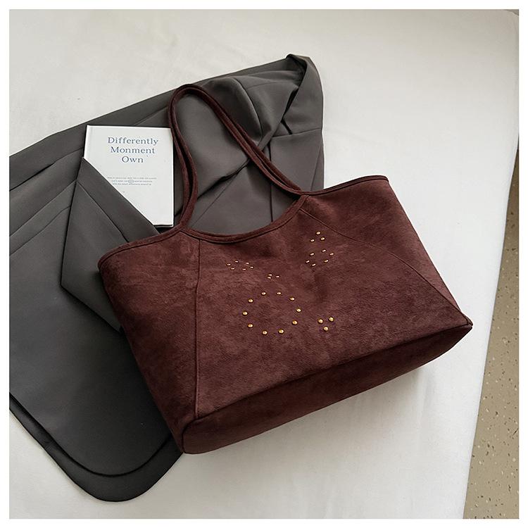 

Повседневная ретро замшевая сумка женская 2025 новая большая вместительная сумка-мессенджер для поездок на работу, свободная портативная сумка-тоут кофейный
