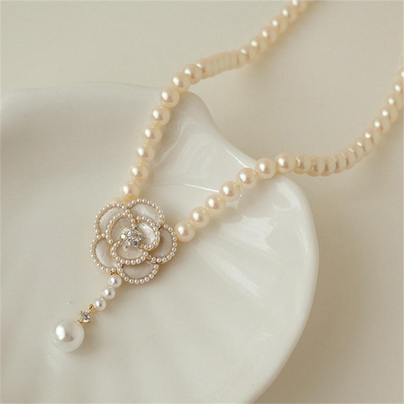 Elegant Camellia Pearl Pendant Necklace For Women Vintage Sweet Flower Clavicle Chain Necklace Party Jewelry Gift