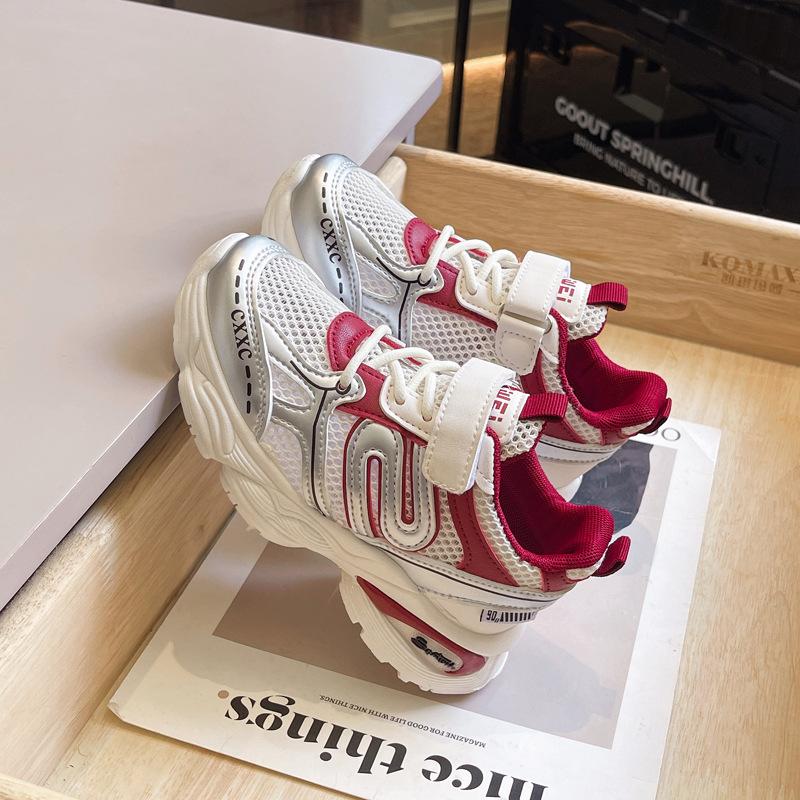 

Девочки сетчатые дышащие кроссовки 2025 весна и лето детские корейская версия мягкая подошва папины кроссовки мальчики липучки одноклассники 26-31 yards whole box shot 48 pairs