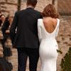 Satin-Langarm-Leichtes Hochzeitskleid 1011 Neues Temperament Einfache Braut Fishtail Weiß Willkommensgarn Reisefotografie Europäisches und Amerikanisches Kleid