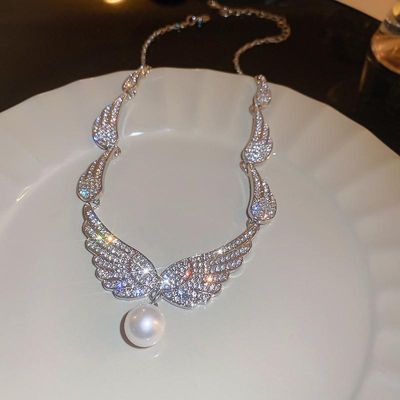 French Inlaid Diamond Pearl Flower Necklace: Elegant Light Luxury, Versatile Clavicle Chain, High-End Jewelry