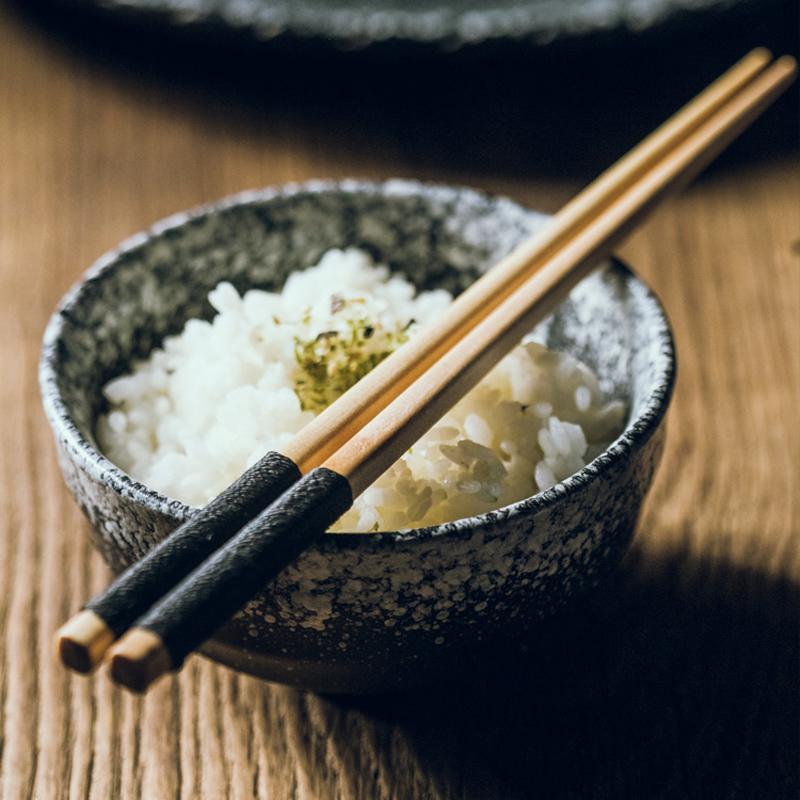 2 Pairs Reusable Chopsticks Natural Wood Chopsticks Chinese Food Chopsticks Korean Japanese Chopsticks Sushi Sticks Wooden Table